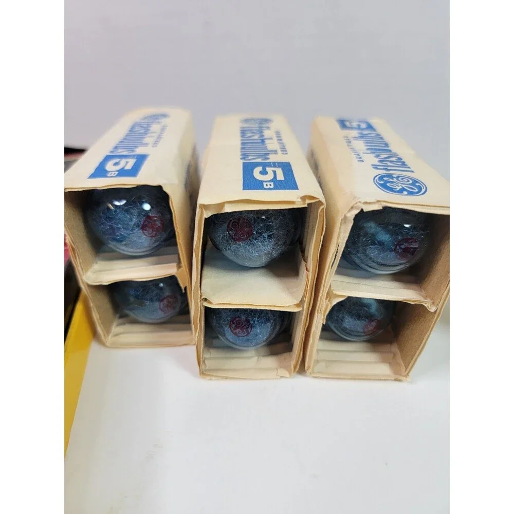 Vintage Kodak Kodalite Super-M4 Flasholder GE 5B Bulbs Signet 50 Box No Camera